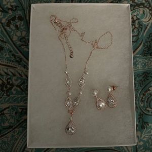 Necklace and earning set Rose gold